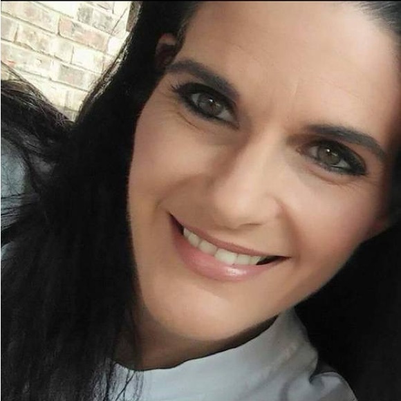 Meet your Posher, Angee - Picture 1 of 6